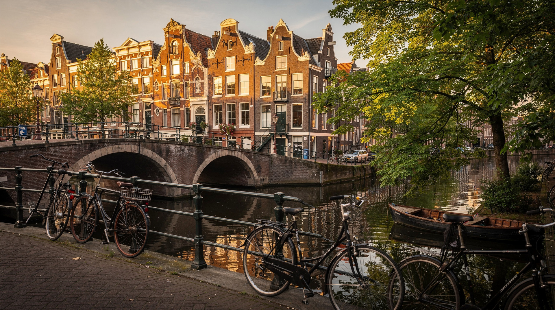 Amsterdam day trip from Brussels: doable, but should you?