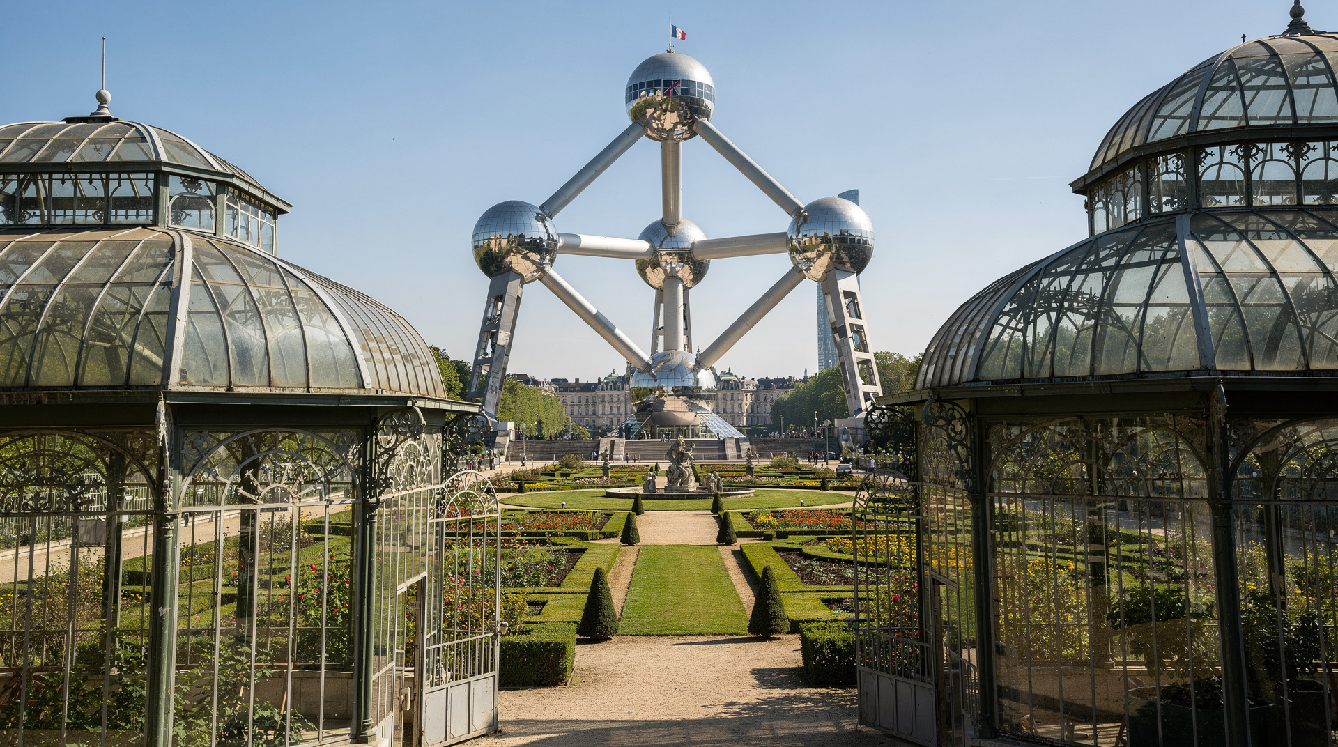 Laeken: royal Brussels, greenhouses and the Atomium's backyard