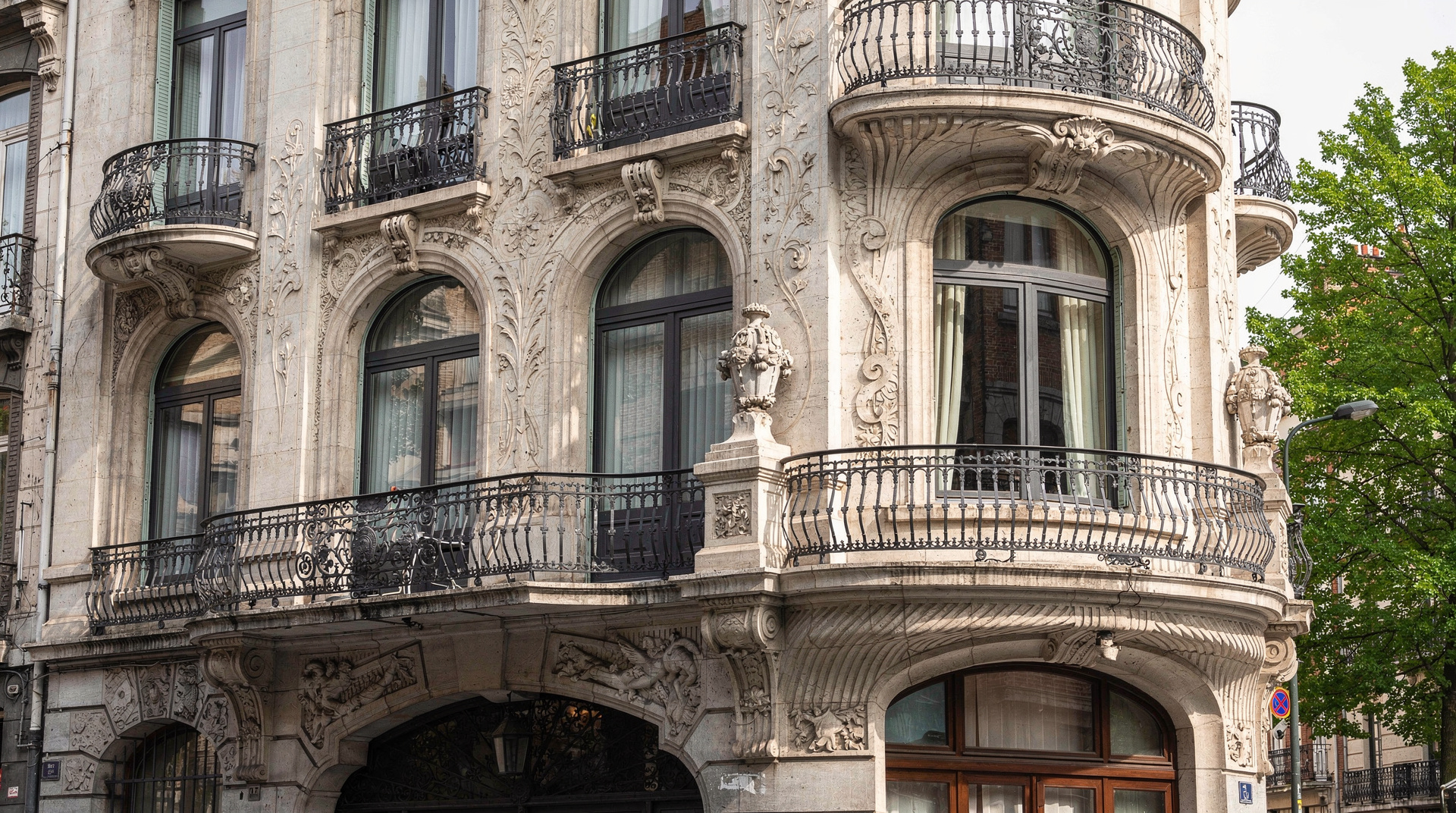 Art Nouveau walking route: a self-guided Brussels tour — A self-guided Art Nouveau walking route through Brussels' Saint-Gilles and Ixell