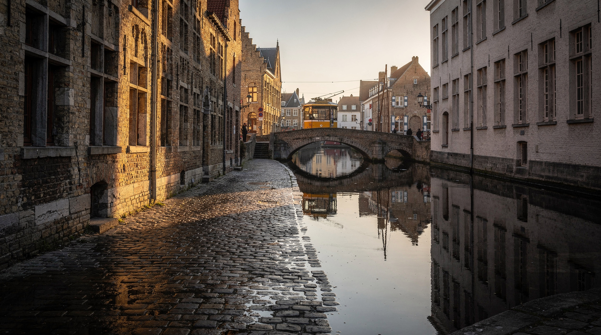 Tour vs train for Brussels day trips: which is better value? — Should you take a guided tour or the train for Brussels day trips? An honest cos