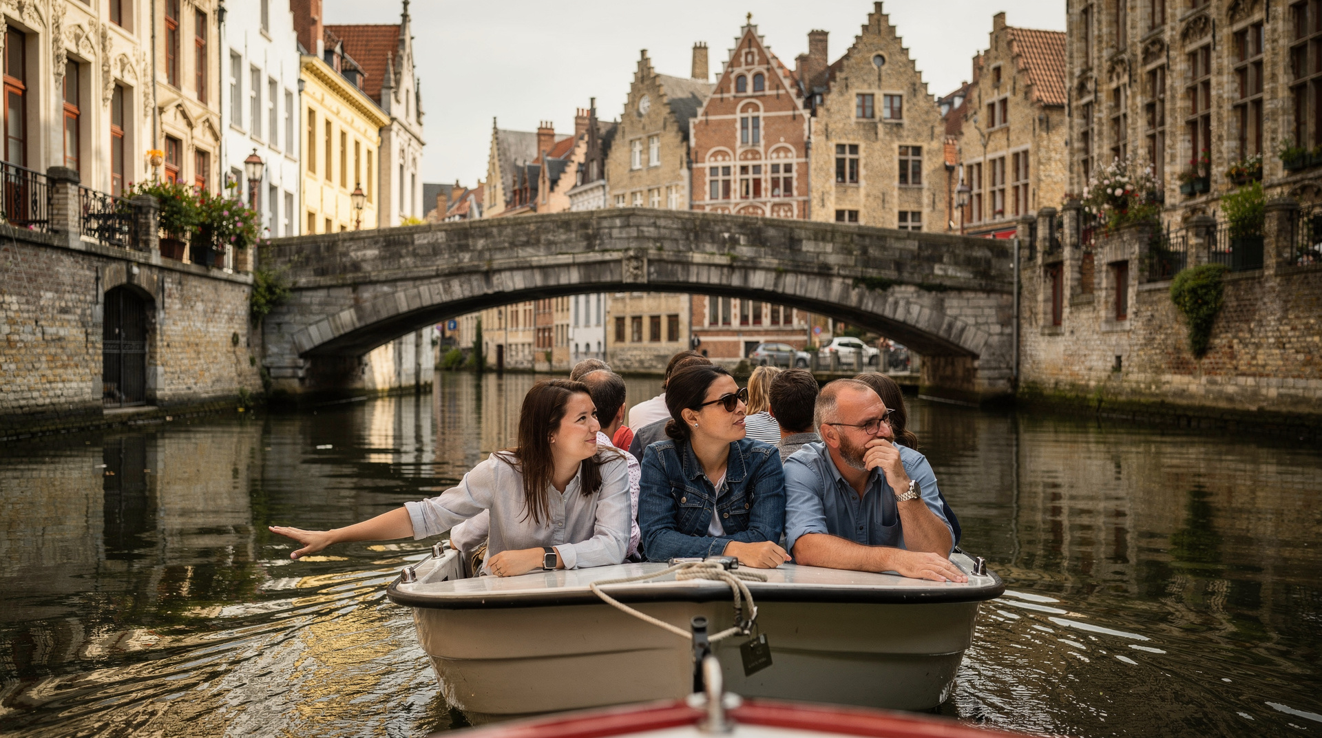 Ghent: Ghent 40 Minute Historical Boat Tour of City Center