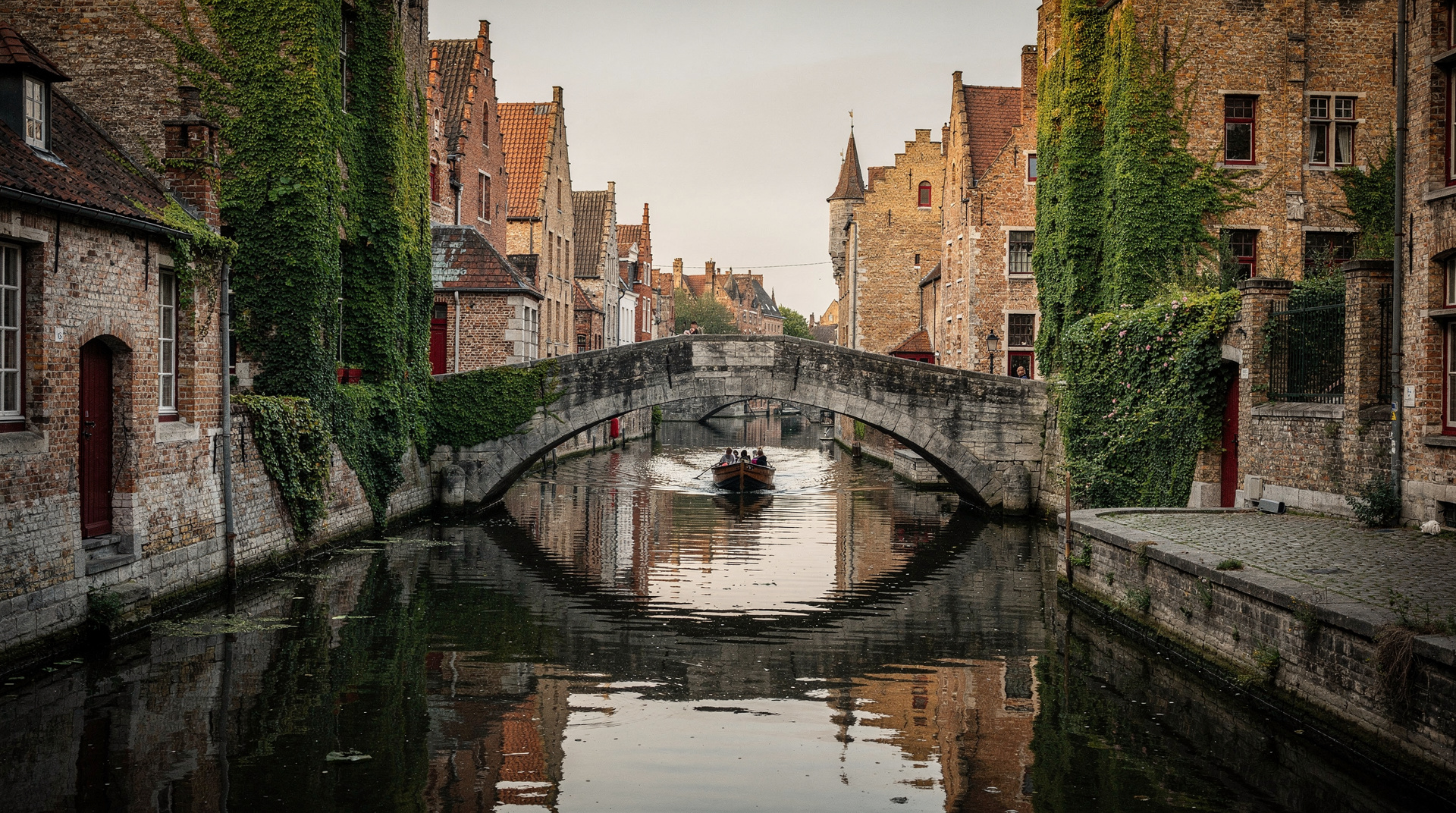 Bruges canal & chocolate experiences: review & options